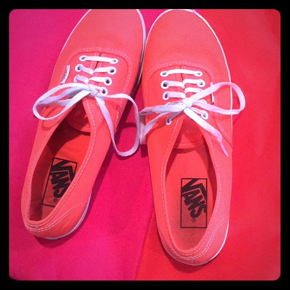 ❤️🖤BRIGHT NEON CORAL VANS🖤❤️